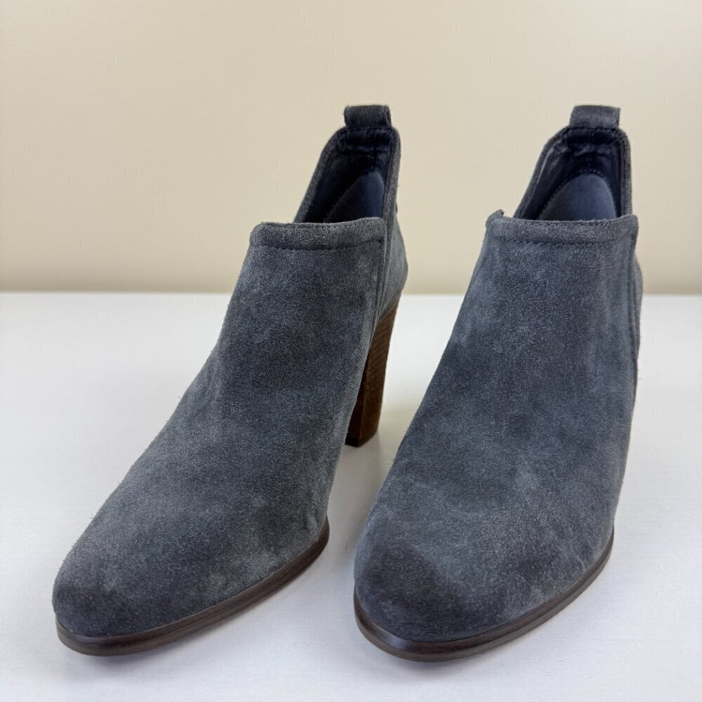 EUC Vince Camuto Francia Granite Gray Suede Leater Heeled Ankle Boots